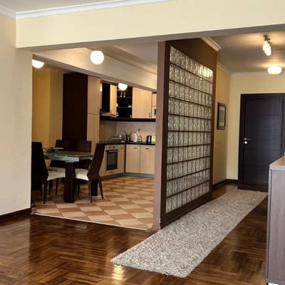 Alquiler de un espacioso apartamento de 3 habitaciones, 125 m², centro de la ciudad, Belgrado, Serbia